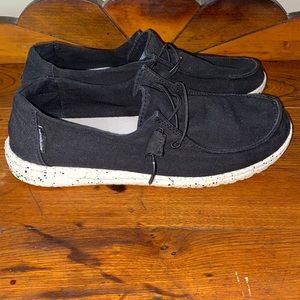 Hey Dude Size 7 Black. Like New. Style “Wendy”